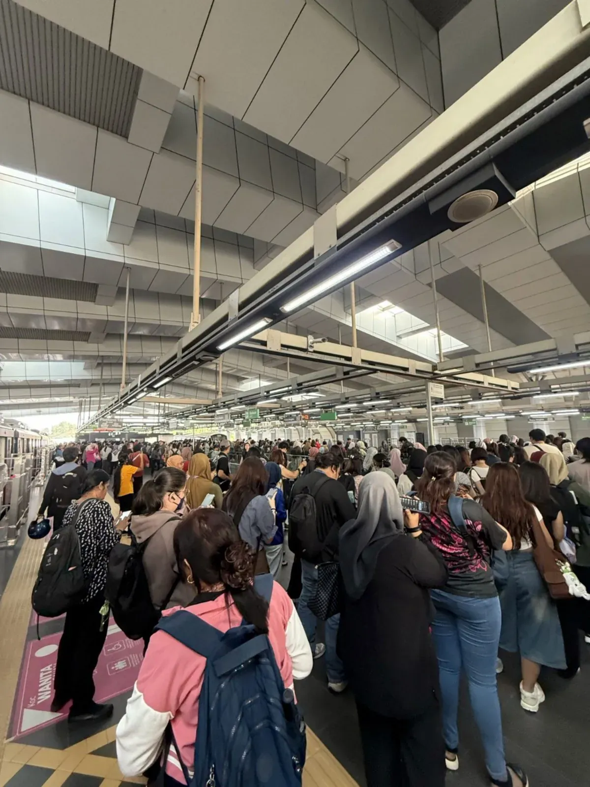 Kelana Jaya LRT delays after power fault