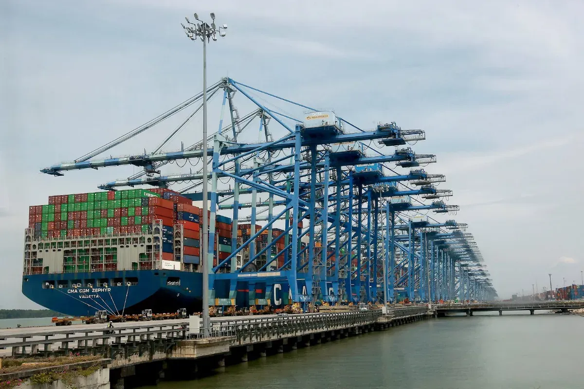 Malaysia July Trade Up 37.3% to RM364.7 Bln